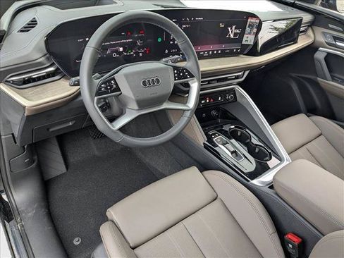 Used 2025 Audi Q5 Premium Plus w/ Premium Plus AWD/4WD image 3