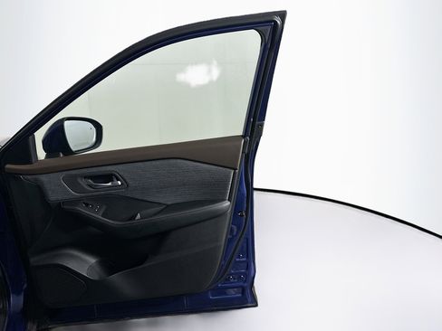 Used 2023 Nissan Rogue SV FWD image 32
