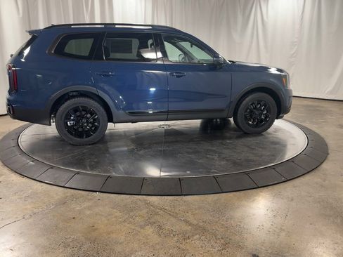 Used 2025 Kia Telluride AWD image 9
