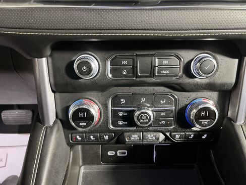 Used 2024 GMC Yukon SLT image 21