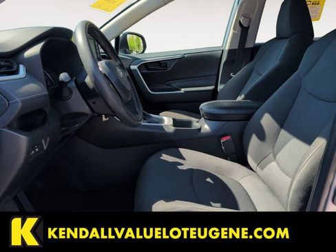 Used 2022 Toyota RAV4 LE AWD/4WD image 11