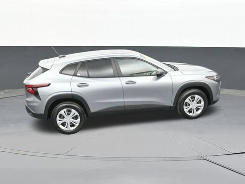 Used 2024 Chevrolet Trax LS FWD image 60