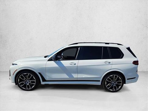Used 2023 BMW X7 M60i image 8