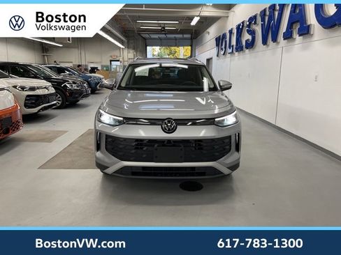 New 2026 Volkswagen Tiguan SE image 7