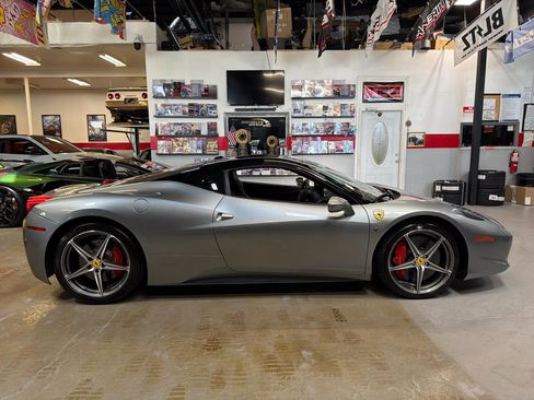 Used 2013 Ferrari 458 Italia Coupe RWD image 4