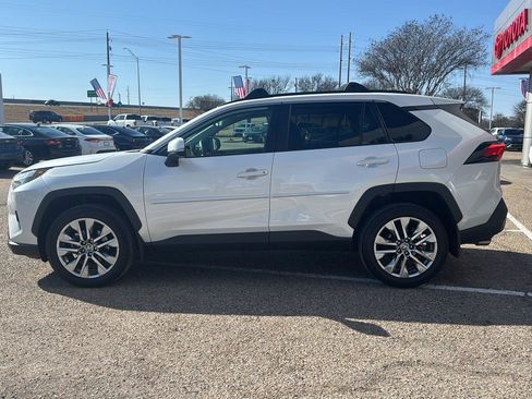 Used 2023 Toyota RAV4 XLE Premium image 8