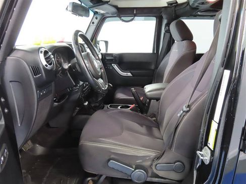 Used 2013 Jeep Wrangler Unlimited Rubicon w/ Connectivity Group AWD/4WD image 15