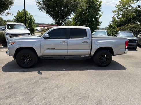 Used 2016 Toyota Tacoma SR5 w/ Towing Package AWD/4WD image 4