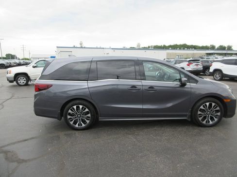 Used 2025 Honda Odyssey Elite image 5
