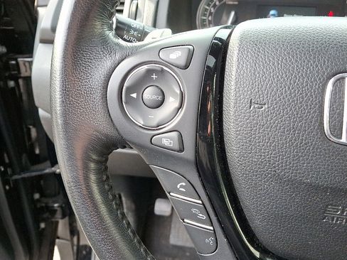 Used 2018 Honda Pilot Touring image 25