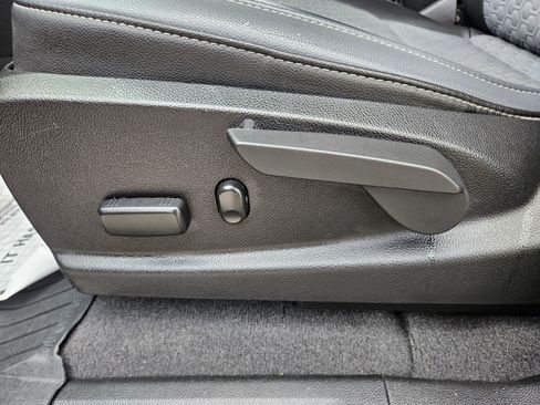 Used 2019 Chevrolet Colorado Z71 AWD/4WD image 9