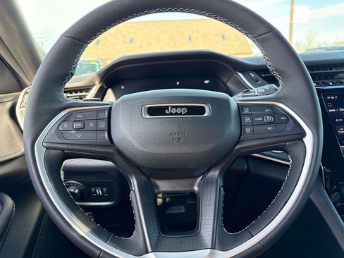 New 2025 Jeep Grand Cherokee Laredo X w/ Luxury Tech Group I image 15