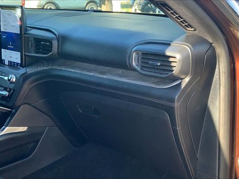 Used 2020 Ford Explorer Platinum w/ Premium Technology Package AWD/4WD image 16