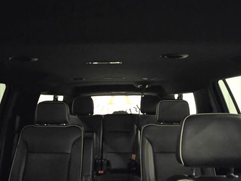 Used 2023 Chevrolet Suburban Premier RWD image 29