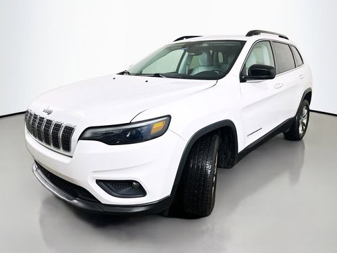 Used 2022 Jeep Cherokee Latitude Lux w/ Mopar Interior Package image 3