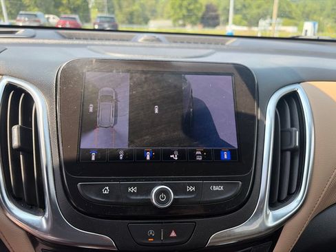 Used 2022 Chevrolet Equinox Premier AWD/4WD image 25