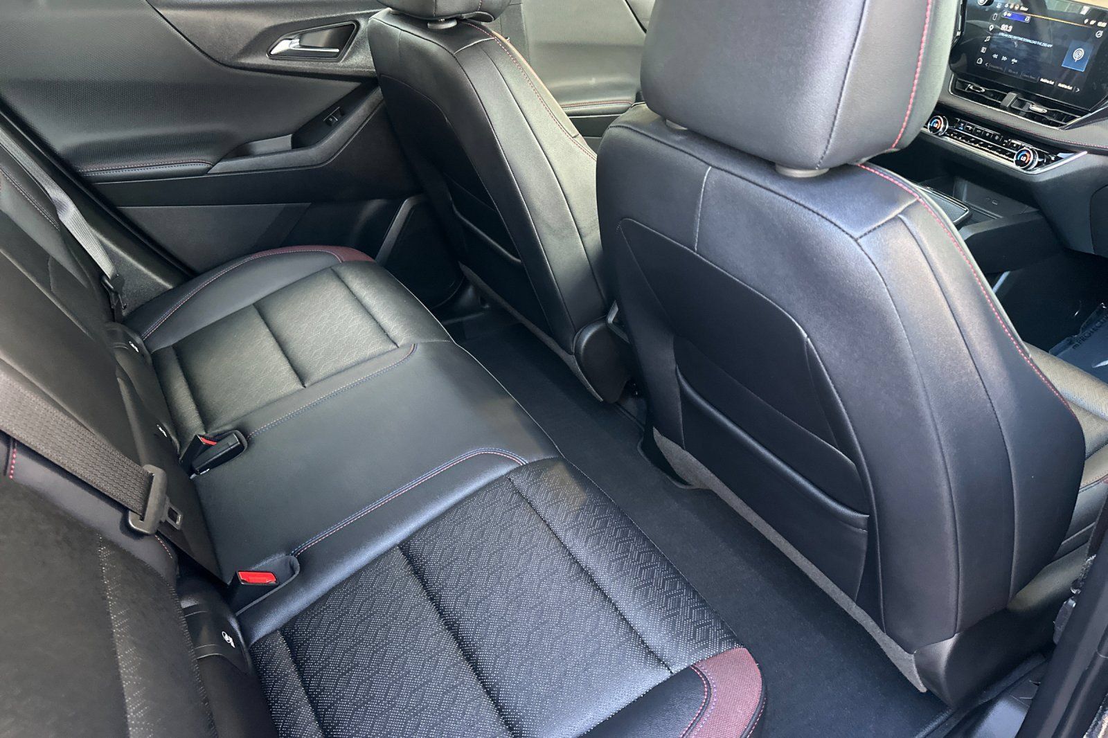 Used 2025 Chevrolet Equinox RS w/ Convenience Package III AWD/4WD image 19