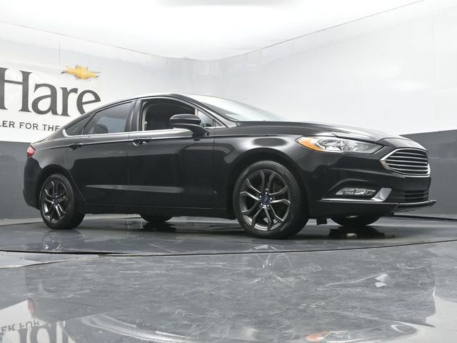 Used 2018 Ford Fusion SE w/ Equipment Group 201A FWD image 2