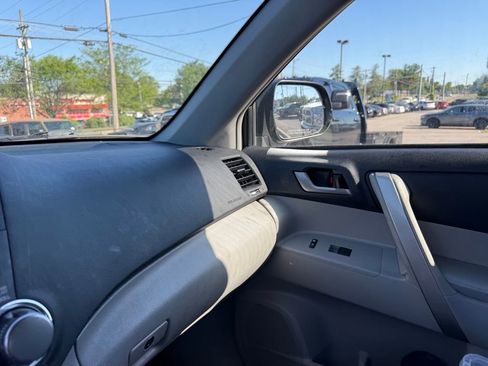 Used 2012 Toyota Highlander SE w/ Tow Pkg FWD image 22