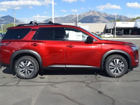 New 2026 Nissan Pathfinder SL AWD/4WD image 8