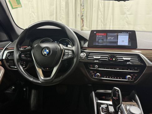 Used 2019 BMW 540i xDrive w/ Convenience Package AWD/4WD image 3