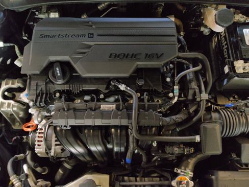 Used 2021 Hyundai Elantra SEL FWD image 30