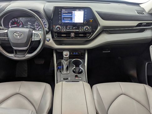 Used 2022 Toyota Highlander XLE image 15
