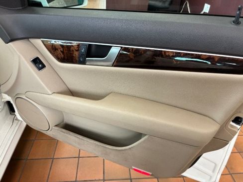 Used 2014 Mercedes-Benz C 250 Sedan image 25