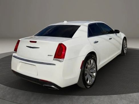 Used 2019 Chrysler 300 Limited RWD image 7