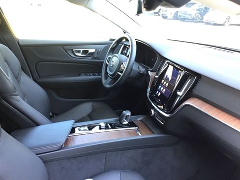 Certified 2025 Volvo V60 B5 Cross Country Plus image 33