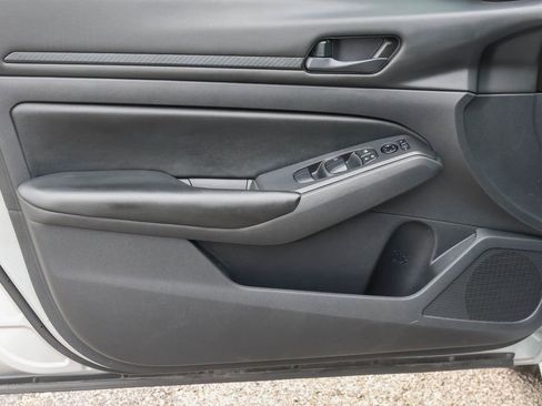 Used 2024 Nissan Altima 2.5 S FWD image 4
