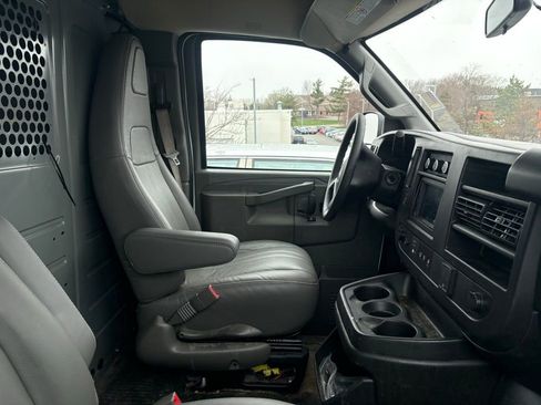 Used 2024 GMC Savana 2500 w/ Driver Convenience Package image 6