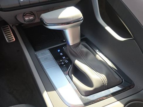 Used 2025 Hyundai Elantra Sport FWD image 11