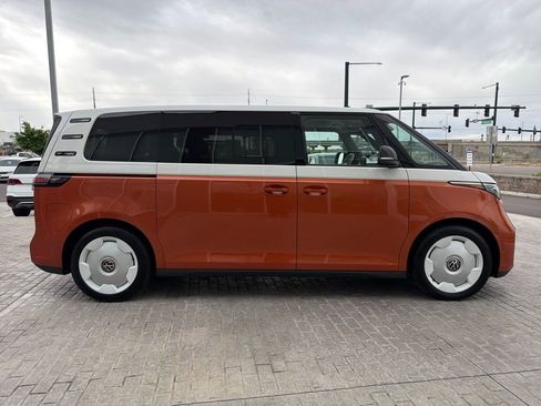 Certified 2025 Volkswagen ID. Buzz 1st Edition AWD/4WD image 8