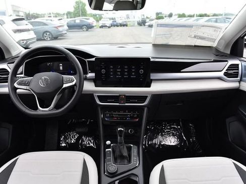 New 2026 Volkswagen Taos SE AWD/4WD image 7