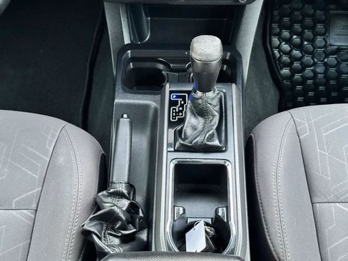 Used 2019 Toyota Tacoma SR5 AWD/4WD image 22