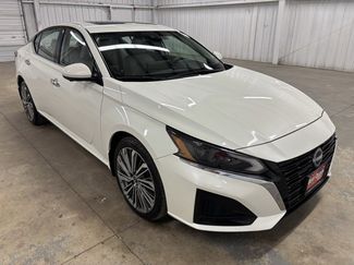 Used 2023 Nissan Altima 2.5 SL image 1