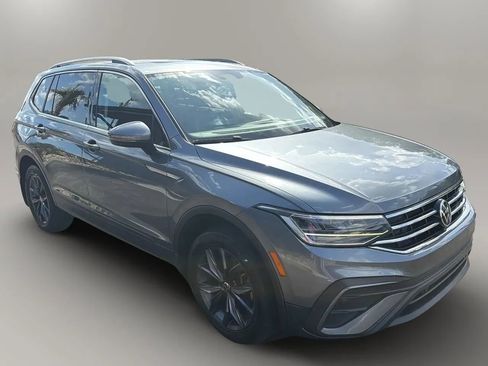 Used 2023 Volkswagen Tiguan SE AWD/4WD image 3