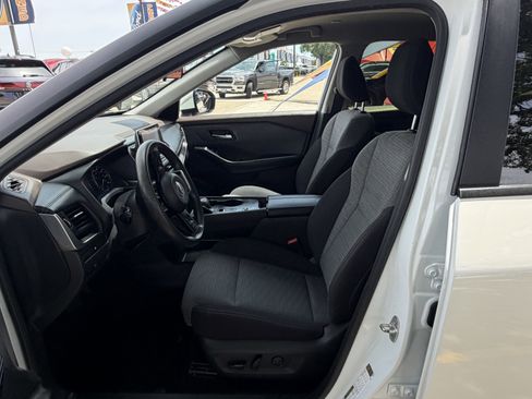 Used 2023 Nissan Rogue SV FWD image 14
