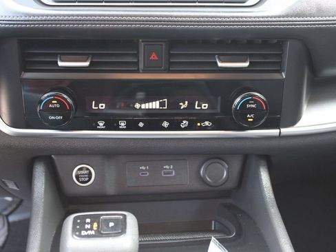 Used 2023 Nissan Rogue SV FWD image 27