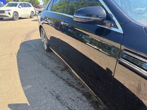 Used 2018 Mercedes-Benz E 300 4MATIC image 5