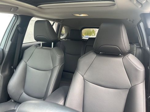 Used 2025 Toyota Corolla Cross XLE w/ Convenience Package image 20