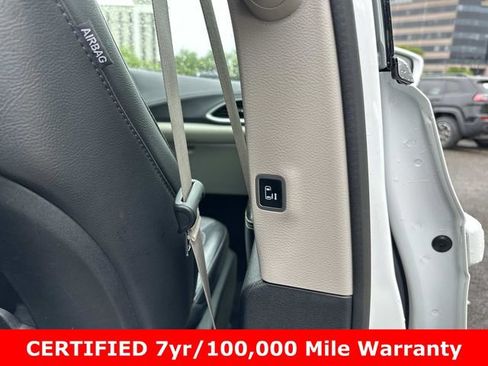 Used 2022 Chrysler Pacifica Touring-L AWD/4WD image 14