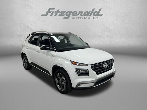 Used 2025 Hyundai Venue Limited FWD image 8
