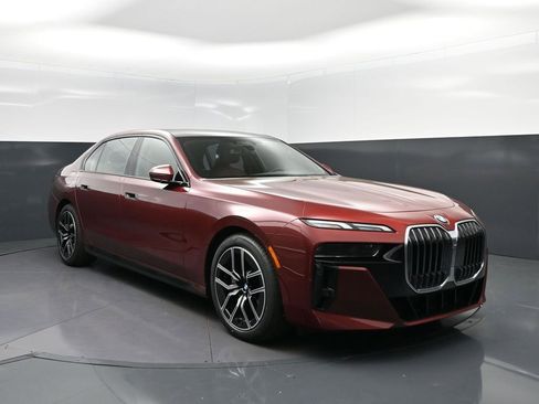 Certified 2025 BMW 740i RWD image 9