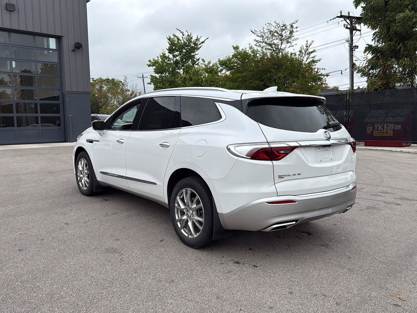 Used 2022 Buick Enclave Essence w/ Experience Buick Package AWD/4WD image 5