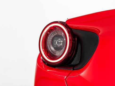 Used 2020 Ferrari Portofino RWD image 58