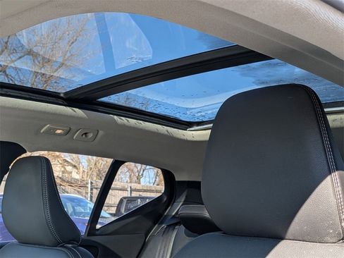 Used 2025 Volvo XC40 B5 Plus image 12