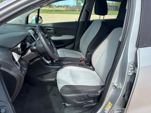 Used 2019 Chevrolet Trax LS w/ LPO, Cargo Package FWD image 10