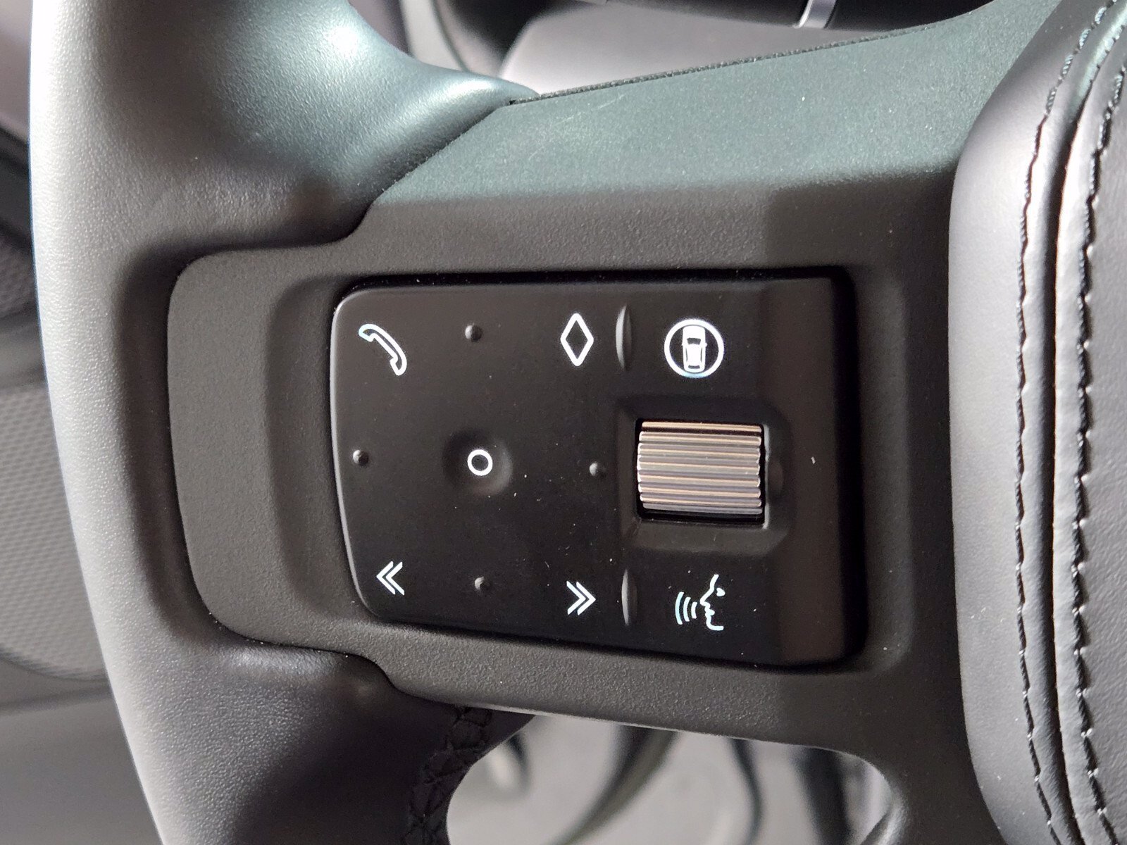 Used 2024 Land Rover Defender 110 X-Dynamic SE AWD/4WD image 25